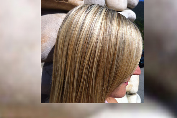 Three toned blond highlights symmetrical on straight hair