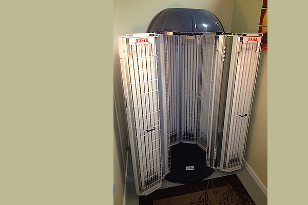 Stand up tanning booth